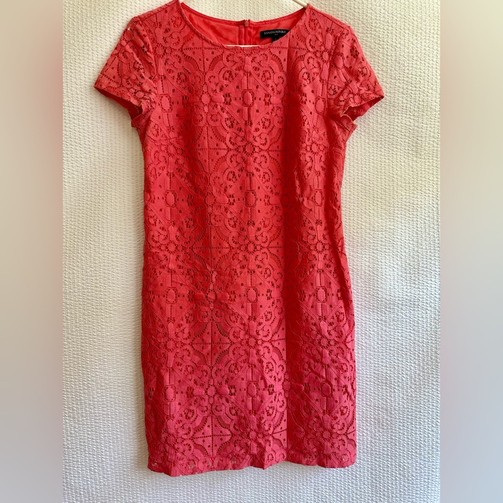 Banana Republic Coral Pink Lace Fit & Flare Dress Short Sleeve Lined Size 4